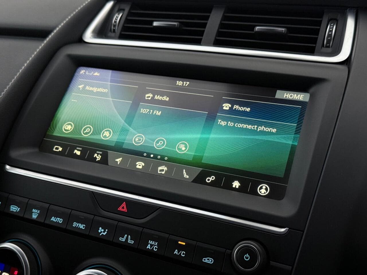 Jaguar E-PACE thumbnail Infotainment System