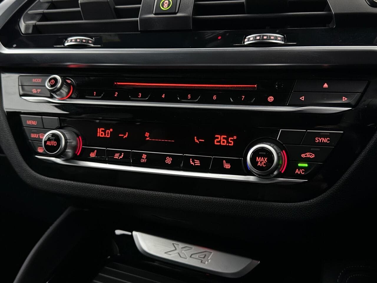 BMW X4 thumbnail Infotainment System
