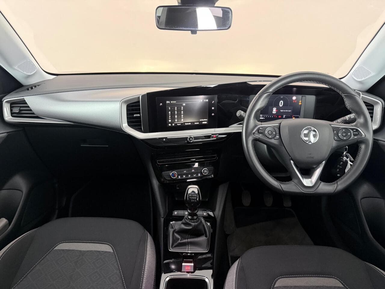 Vauxhall Mokka thumbnail Interior Front