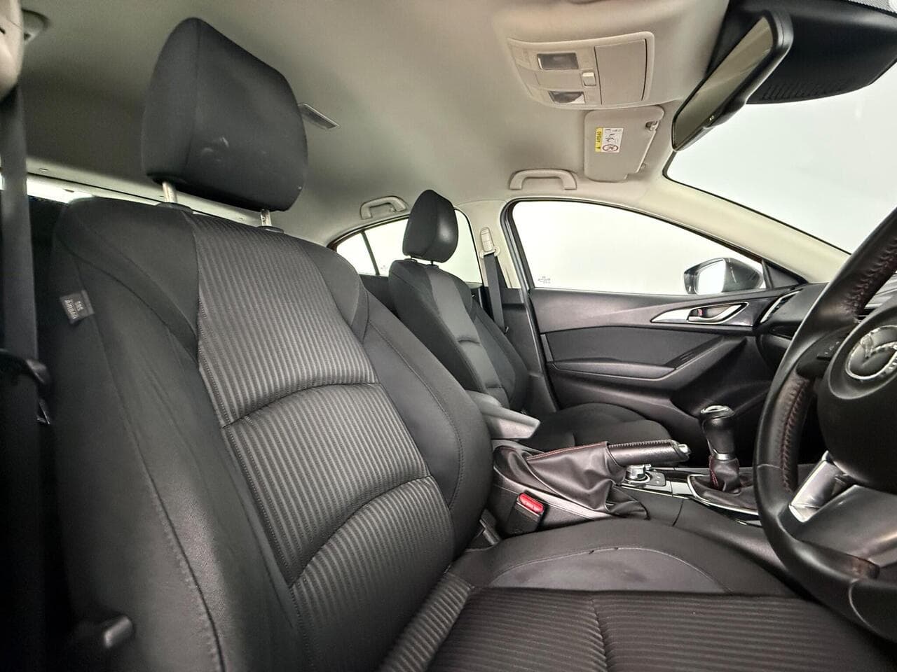 Mazda Mazda3 thumbnail Seat Driver