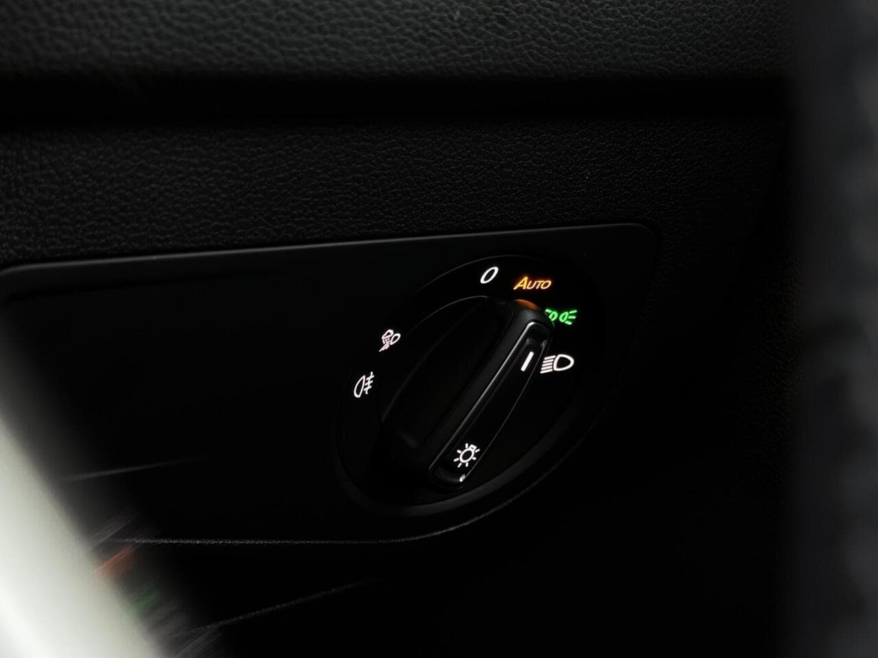 Volkswagen Tiguan thumbnail Misc Controls