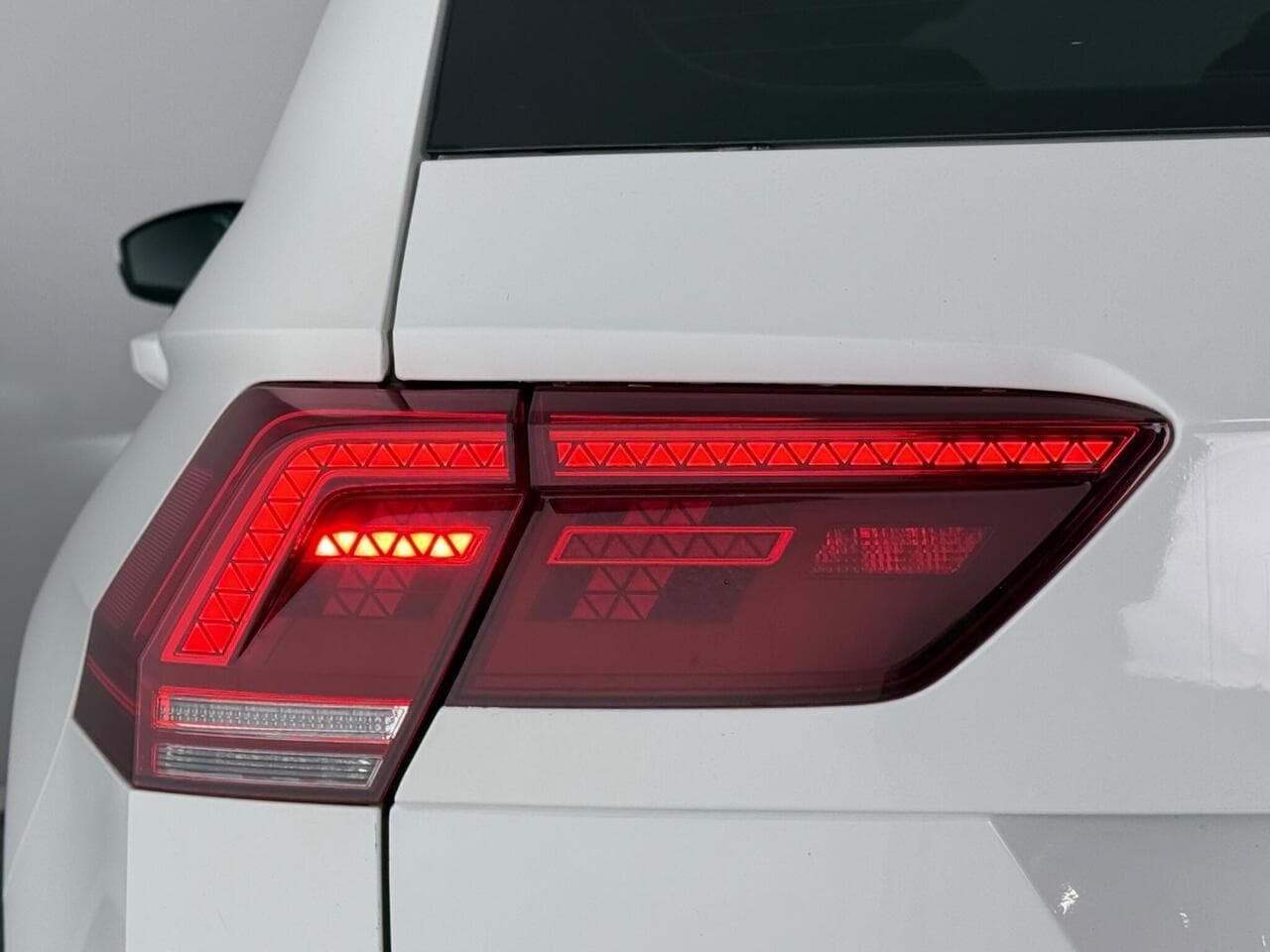 Volkswagen Tiguan thumbnail Lights Rear