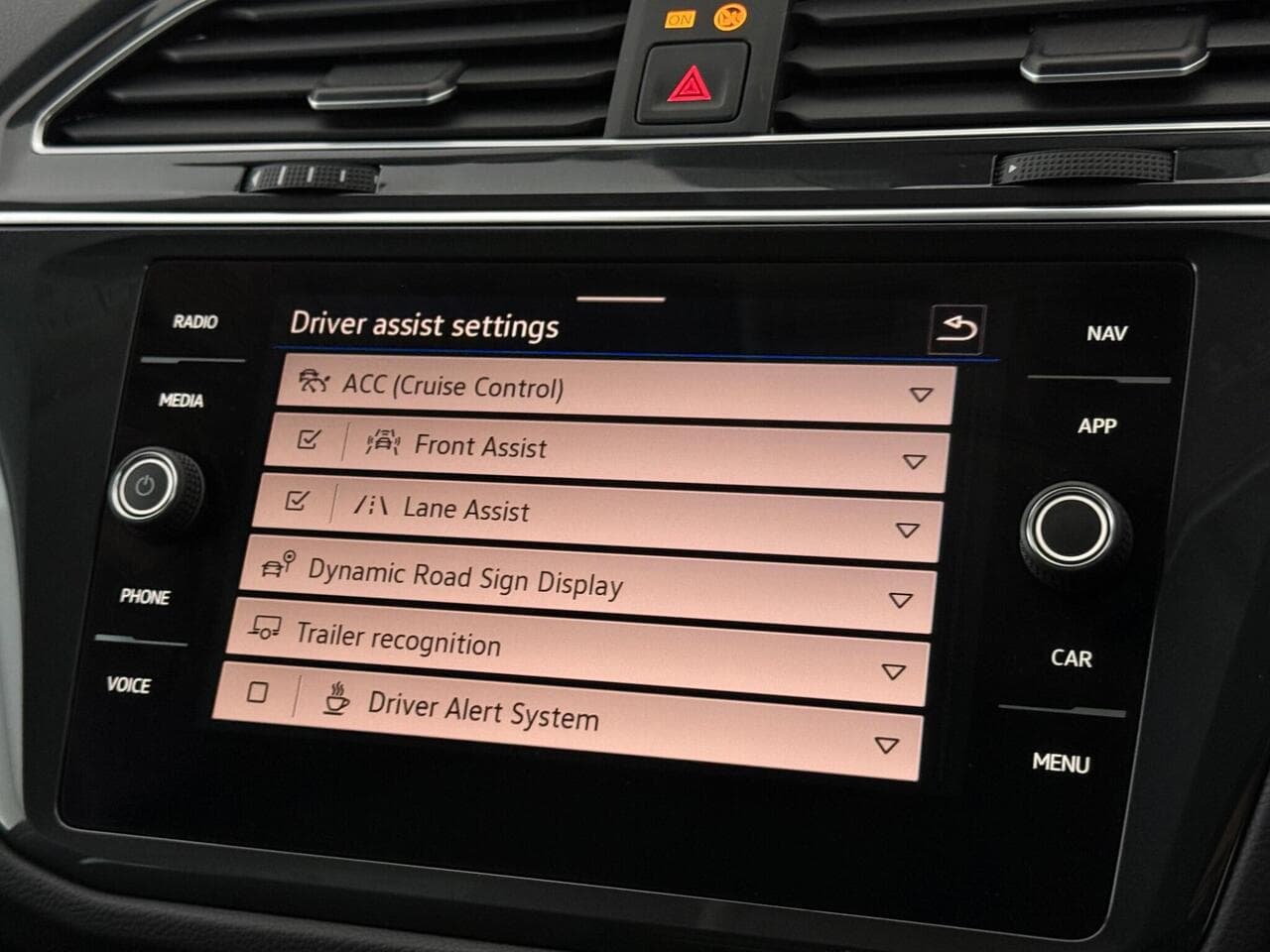 Volkswagen Tiguan thumbnail Infotainment System
