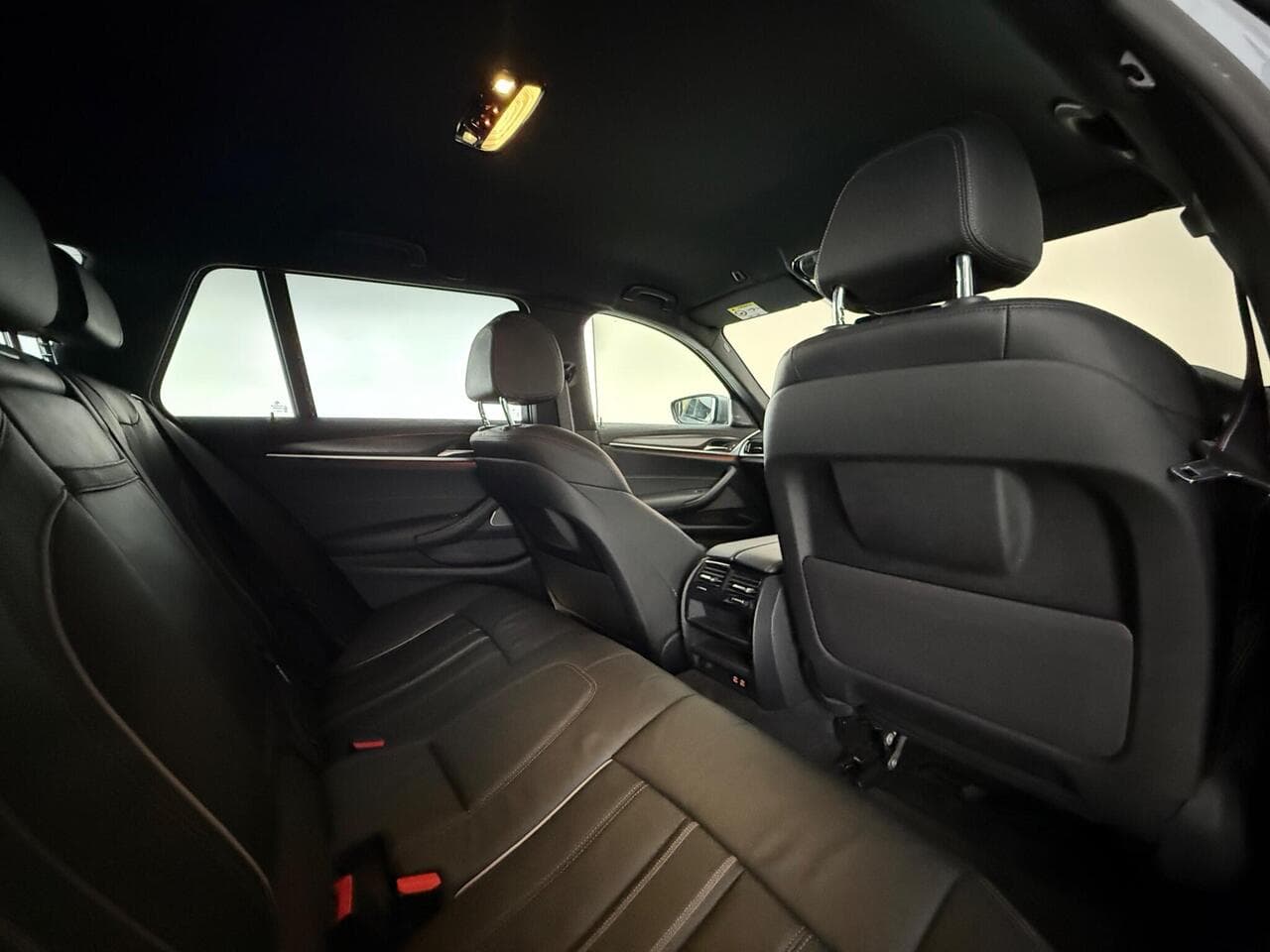 BMW 5 Series thumbnail Seats Rear