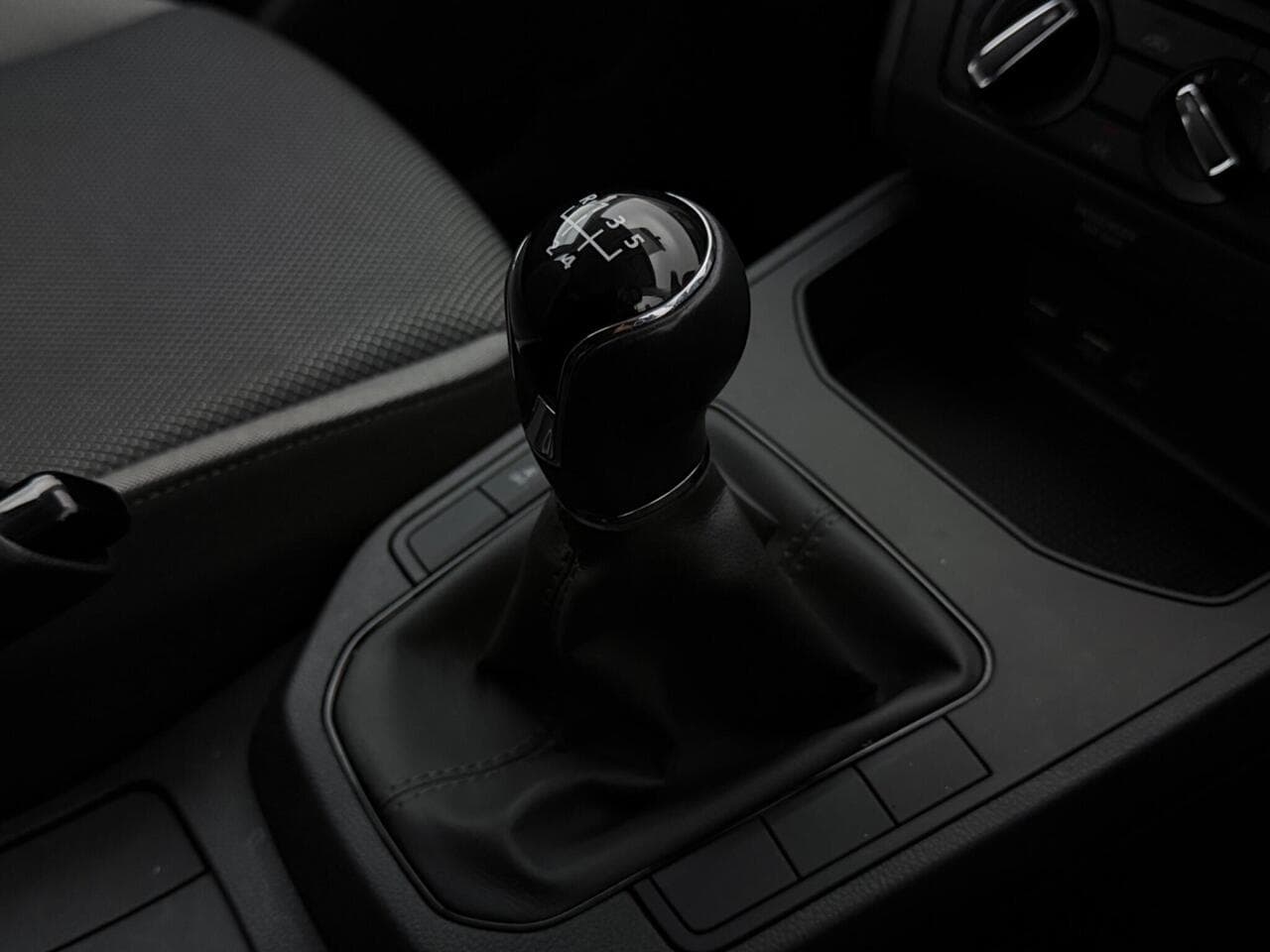 SEAT Ibiza thumbnail Interior Front