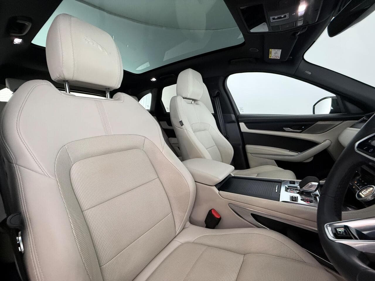 Jaguar F-PACE thumbnail Seat Driver