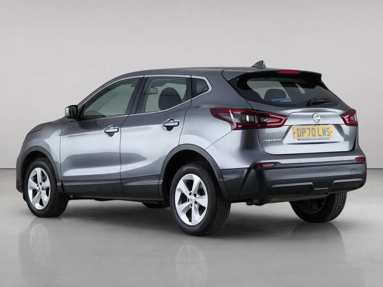 Nissan Qashqai thumbnail Rear Left