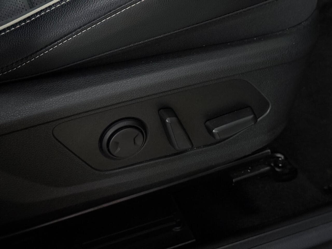 Kia Sportage thumbnail Misc Controls