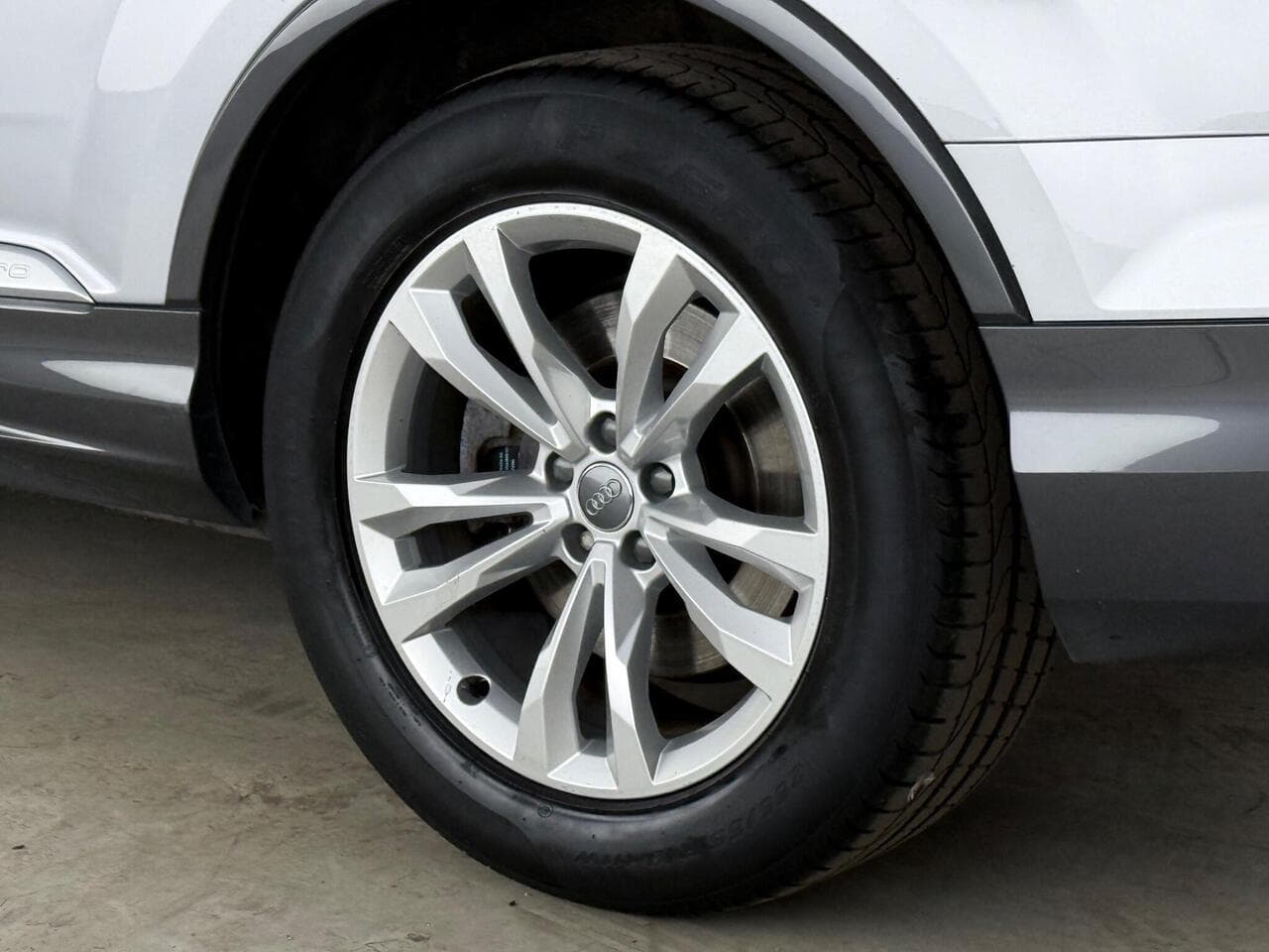 Audi Q7 thumbnail Wheel
