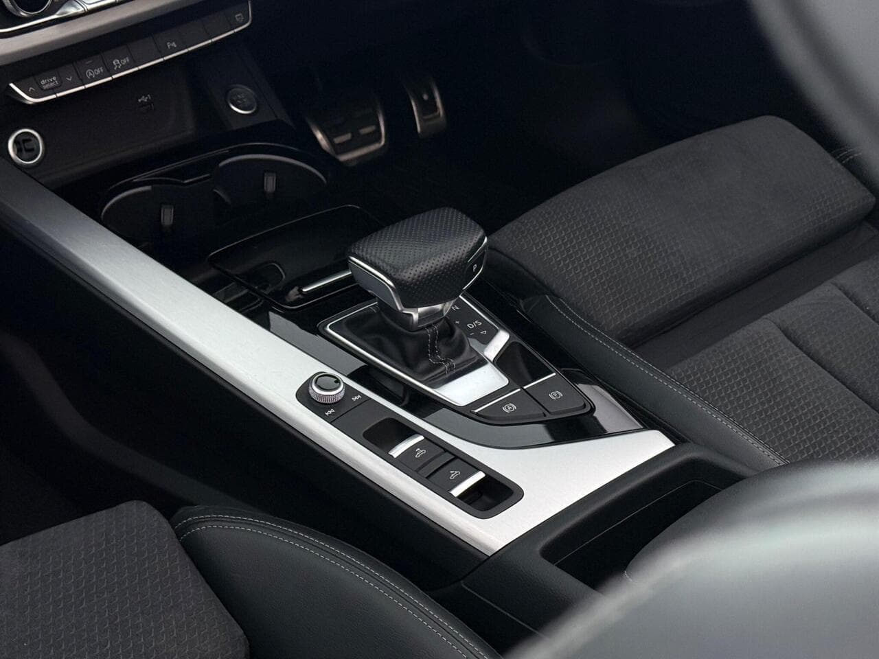 Audi A5 Cabriolet thumbnail Interior Front