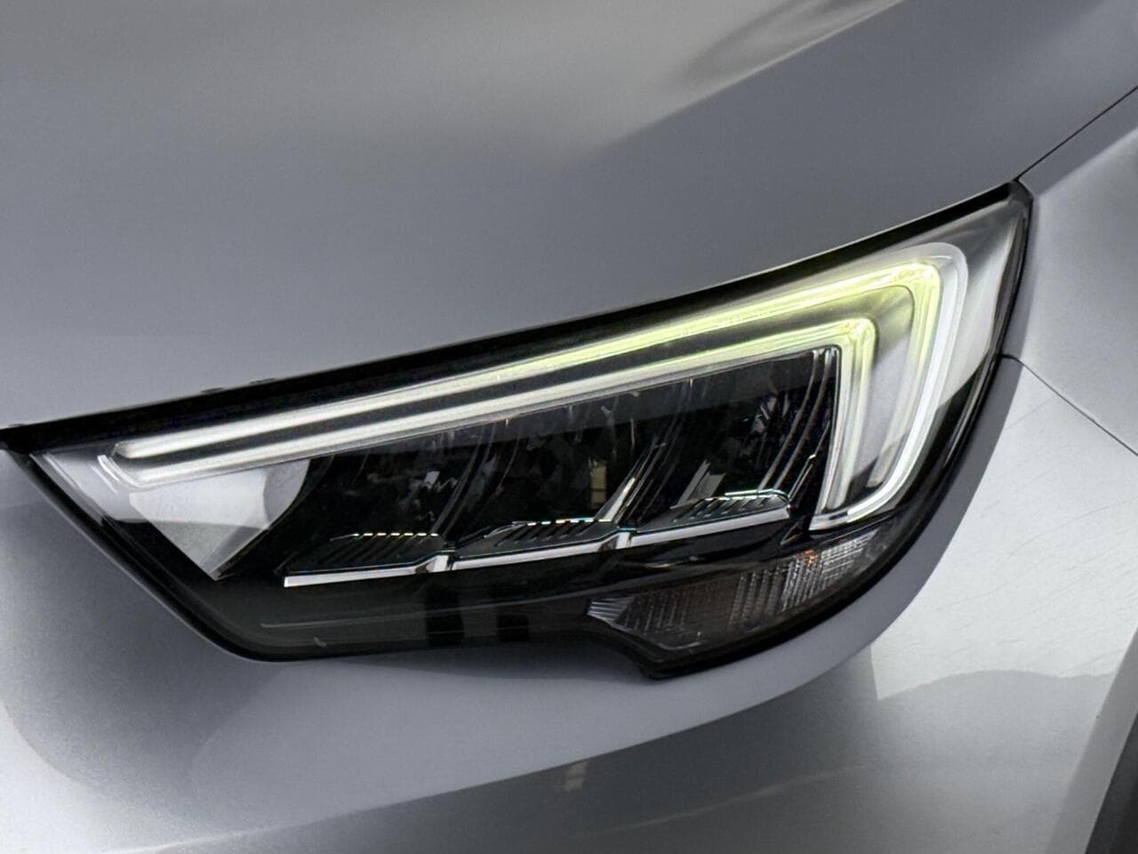 Vauxhall Crossland X thumbnail Lights Front