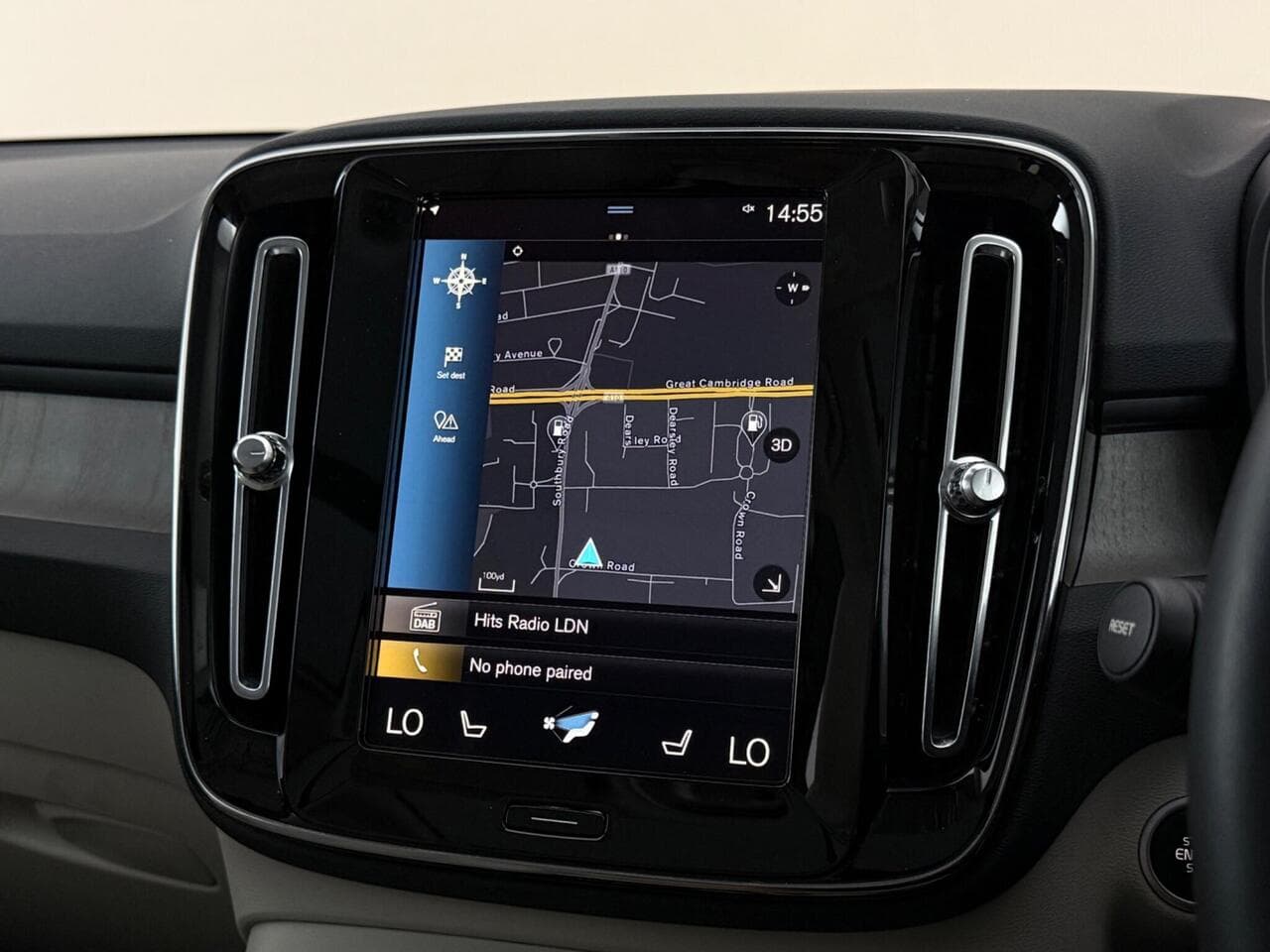 Volvo XC40 thumbnail Infotainment System