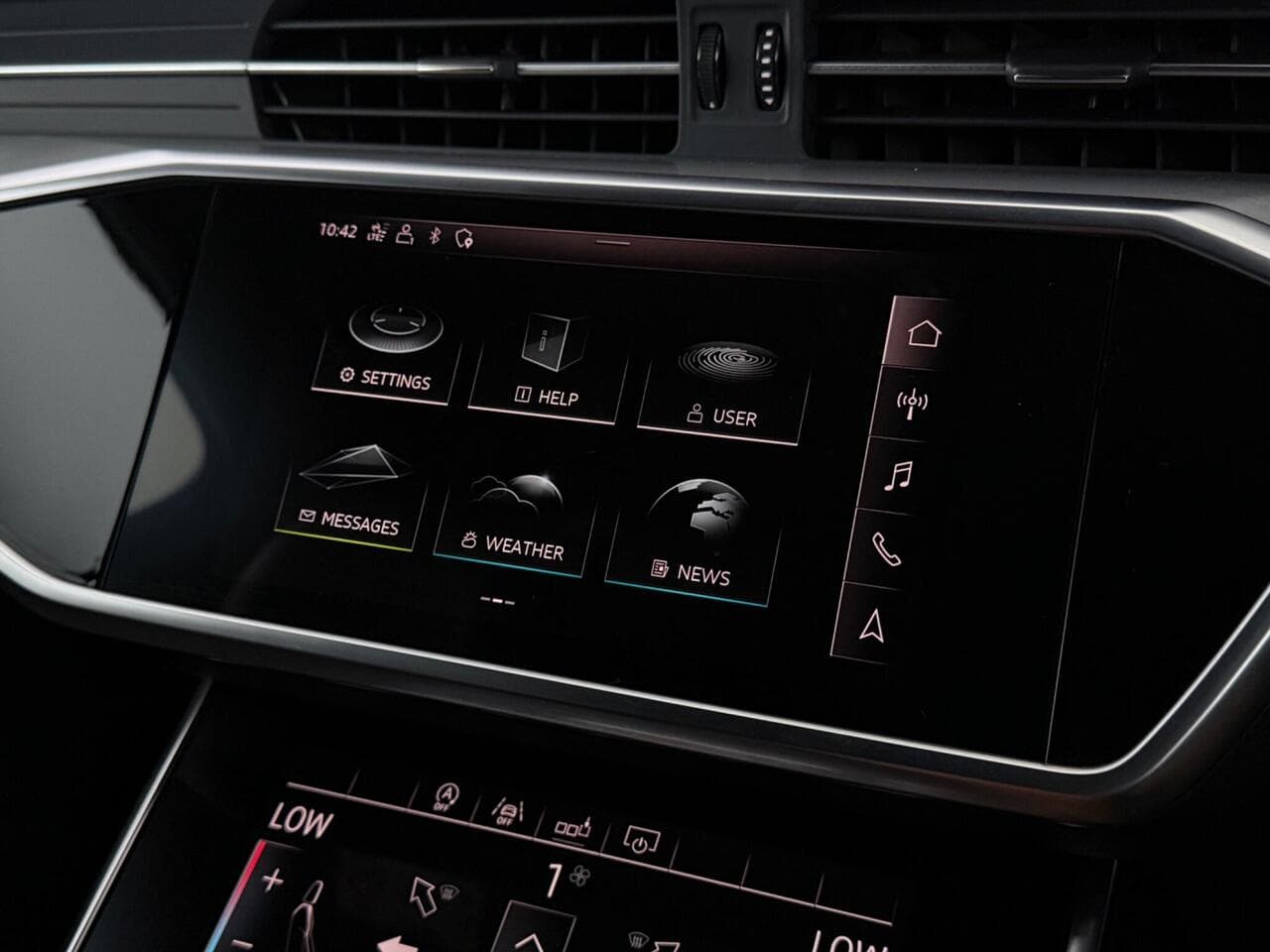 Audi A6 Avant thumbnail Infotainment System