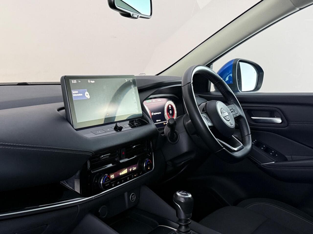 Nissan Qashqai thumbnail Interior Front