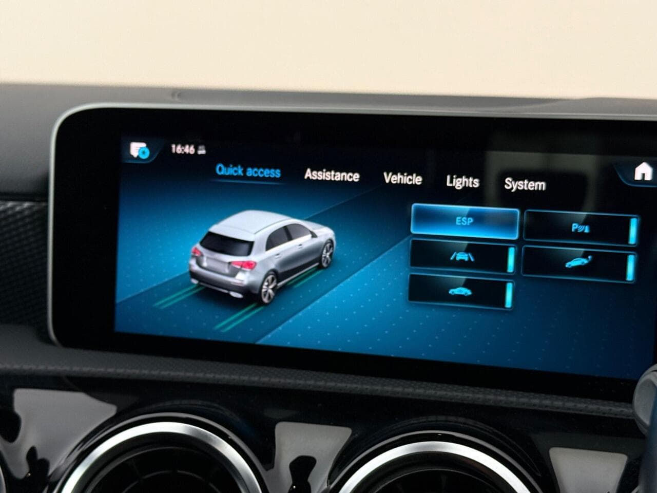 Mercedes-Benz A Class thumbnail Infotainment System