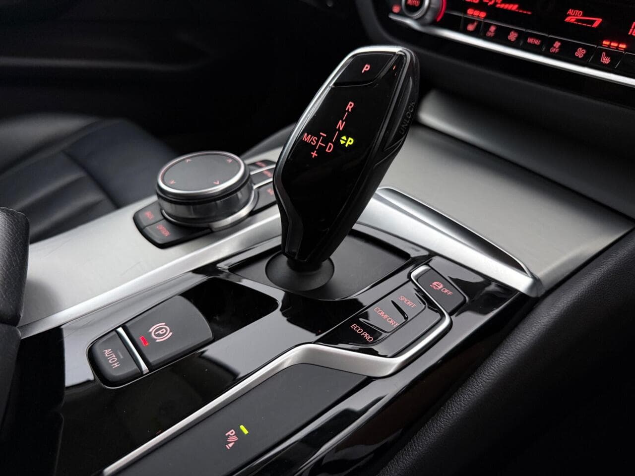 BMW 5 Series thumbnail Interior Front