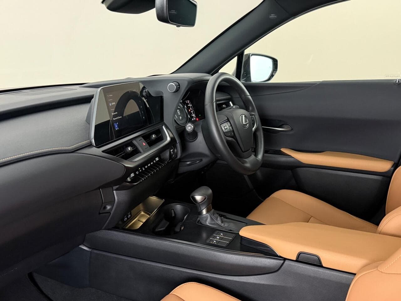 Lexus UX thumbnail Interior Front