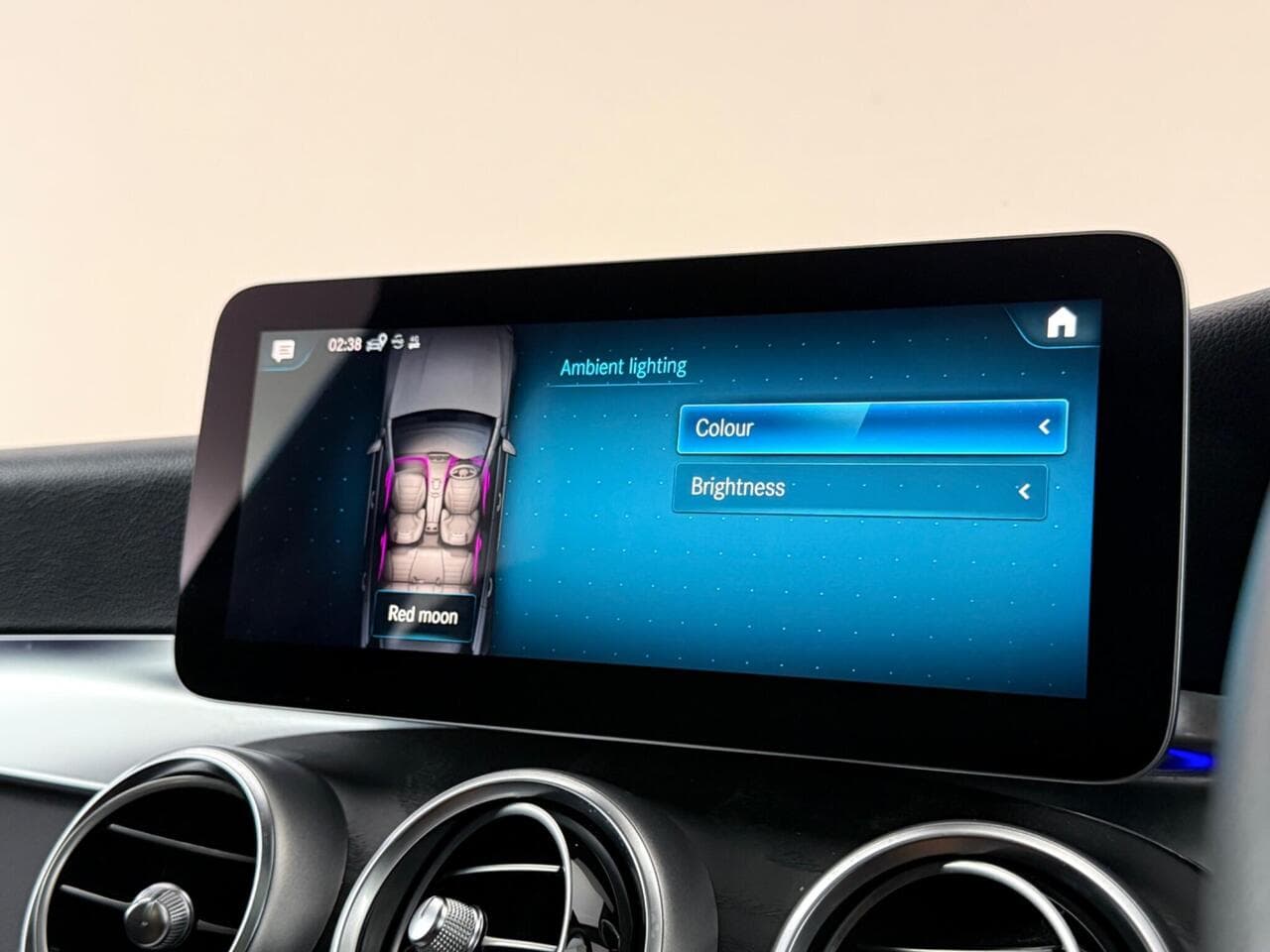 Mercedes-Benz GLC thumbnail Infotainment System
