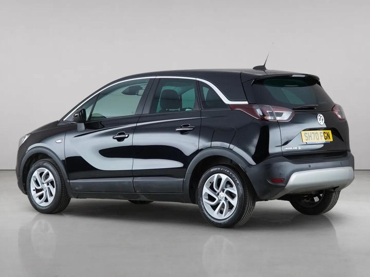 Vauxhall Crossland X thumbnail Side Left
