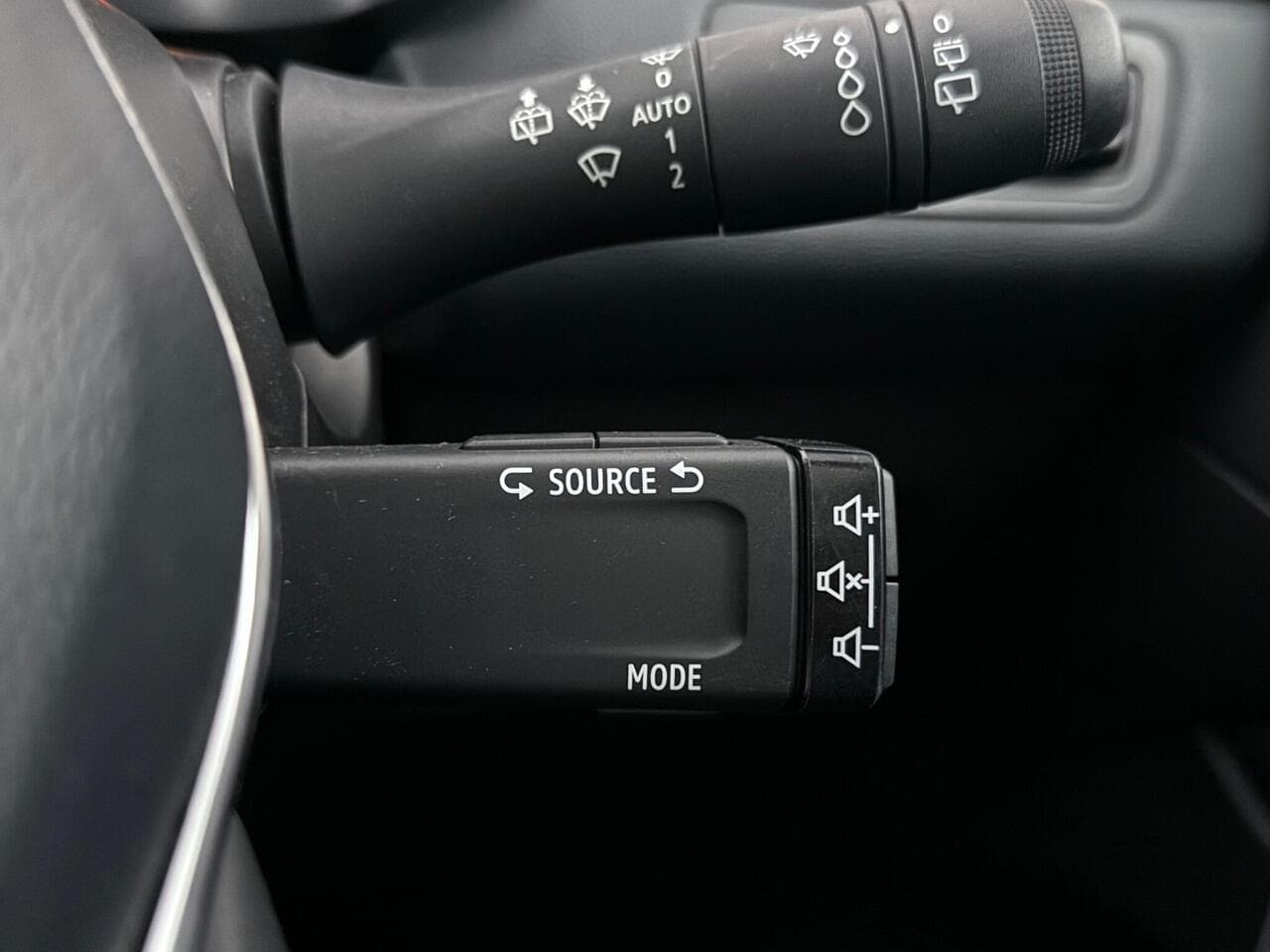 Renault Captur thumbnail Misc Controls