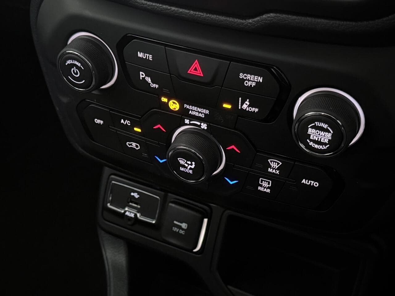 Jeep Renegade thumbnail Misc Controls