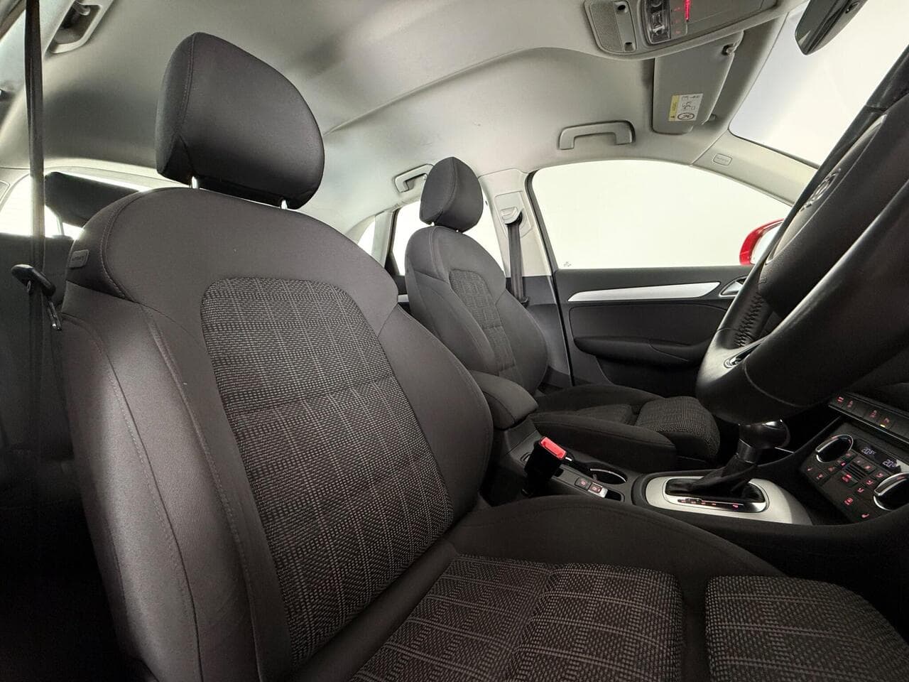 Audi Q3 thumbnail Seat Driver