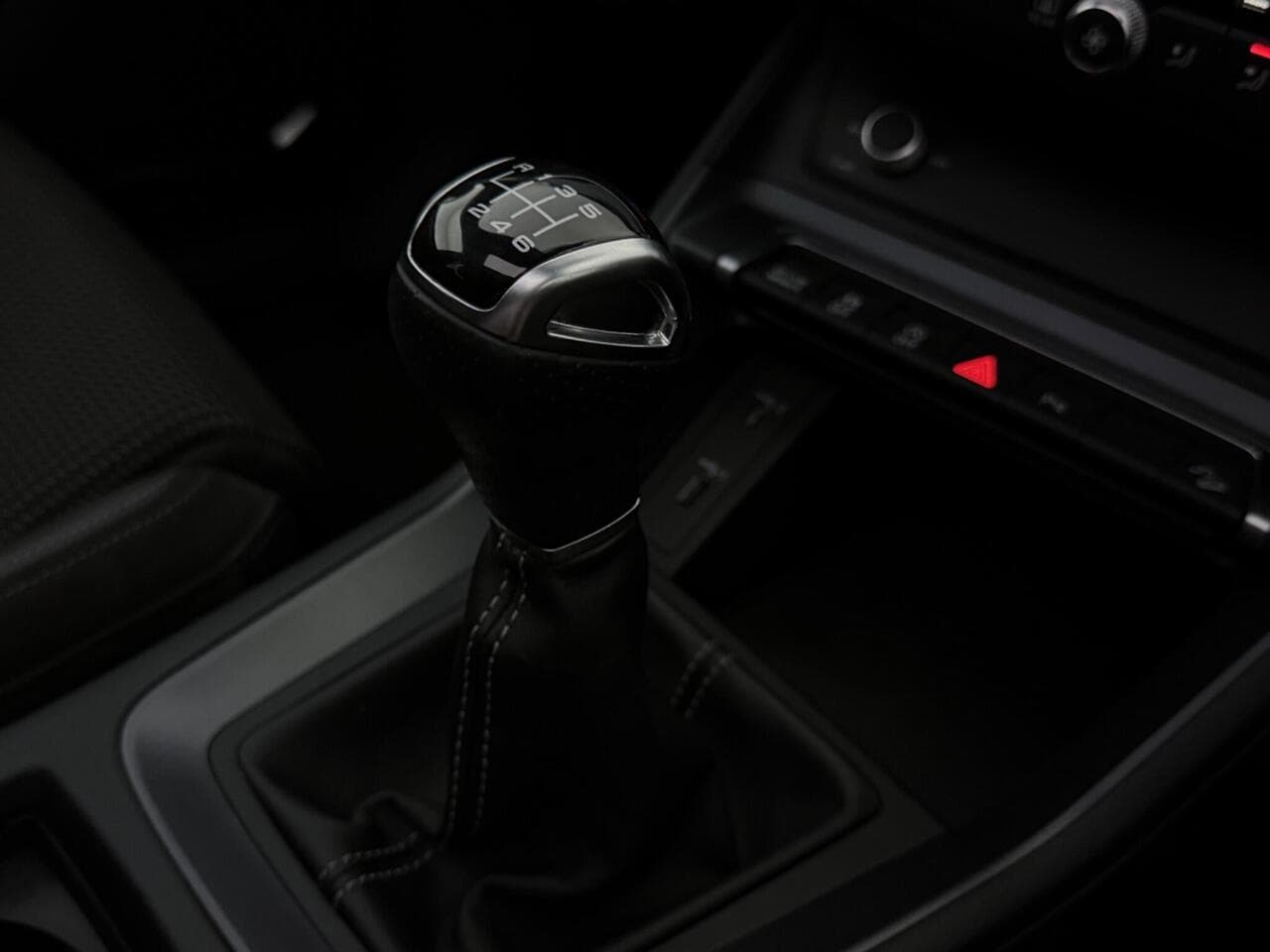 Audi Q3 thumbnail Interior Front