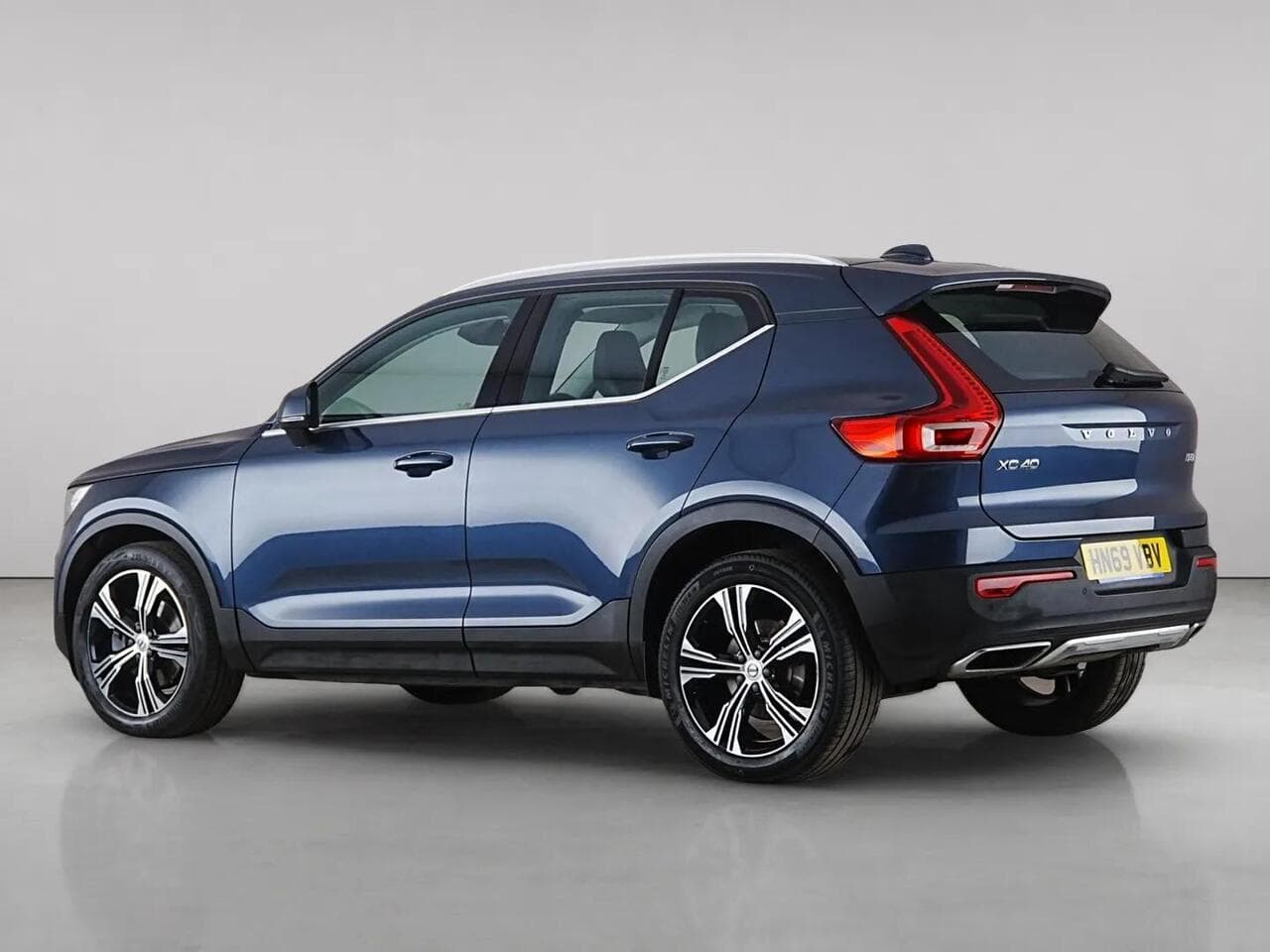 Volvo XC40 thumbnail Rear Left