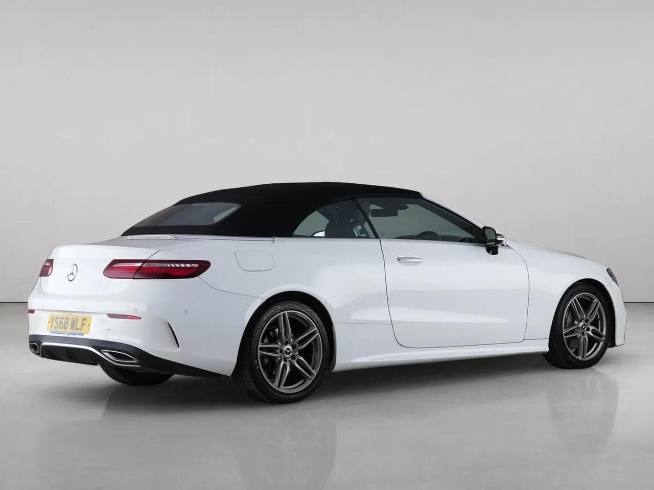 Mercedes-Benz E Class thumbnail Rear Right