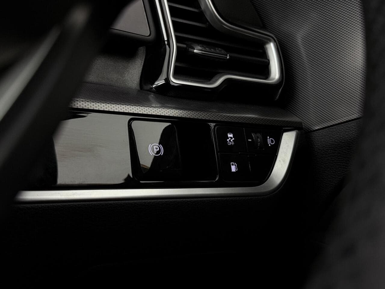 Kia Sportage thumbnail Misc Controls