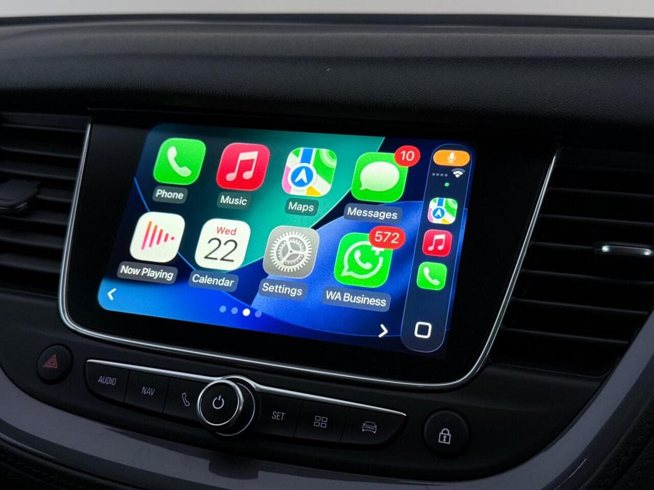 Vauxhall Grandland X thumbnail Infotainment System