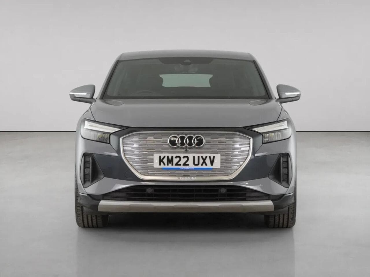 Audi Q4 e-tron thumbnail Front