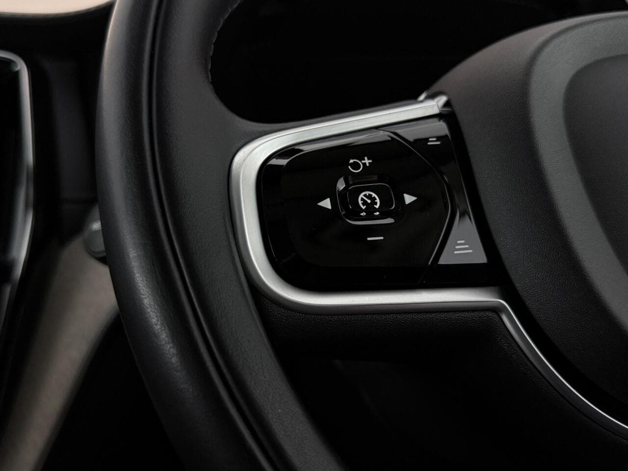 Volvo XC60 thumbnail Misc Controls