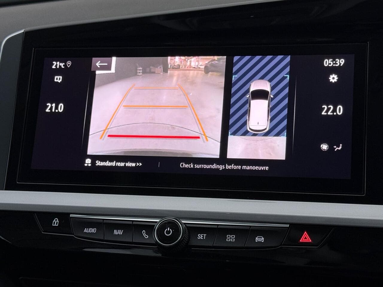 Vauxhall Grandland thumbnail Infotainment System