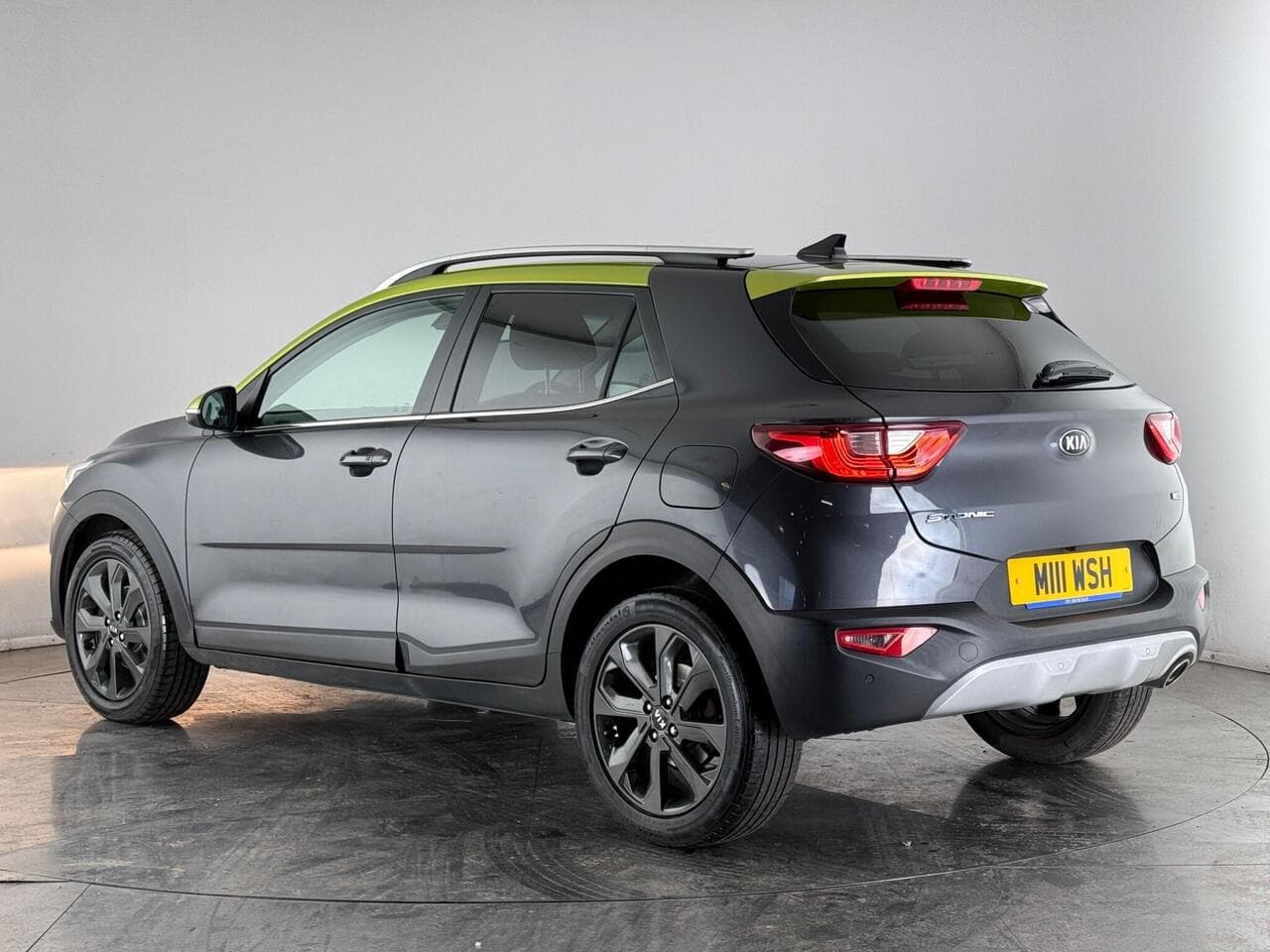 Kia Stonic thumbnail Rear Left