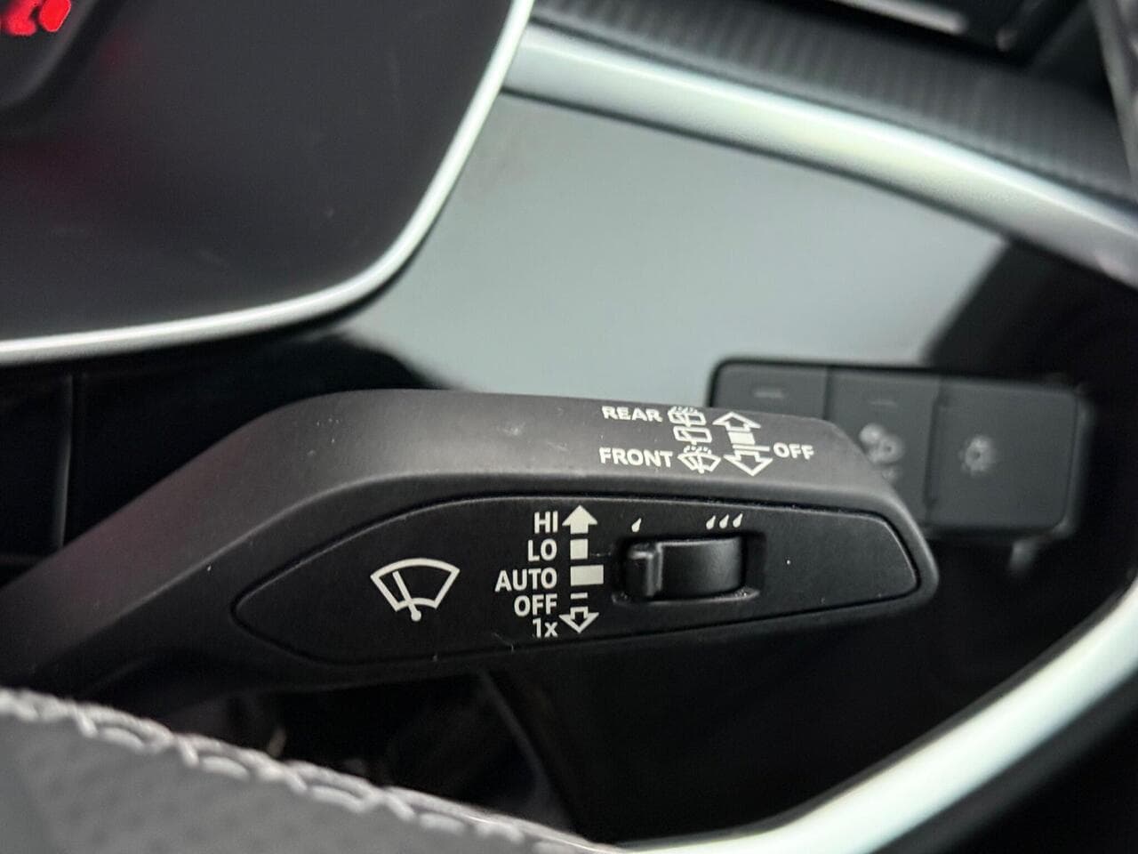 Audi Q3 thumbnail Misc Controls