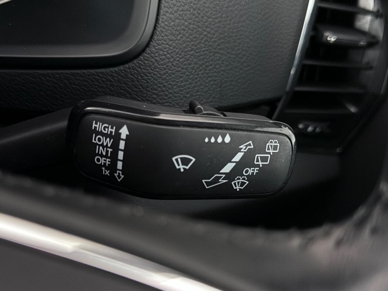 Skoda Karoq thumbnail Misc Controls