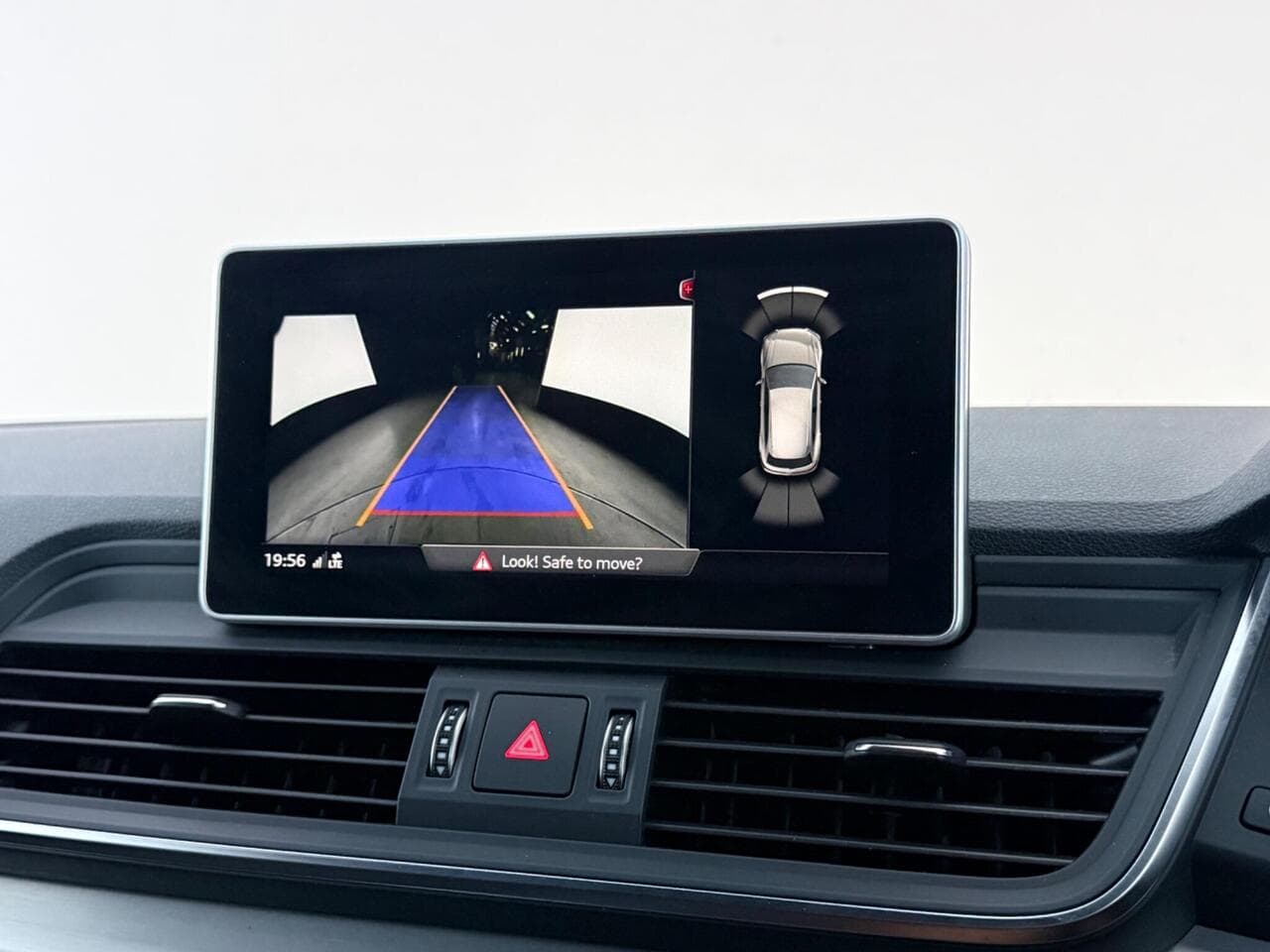 Audi Q5 thumbnail Infotainment System