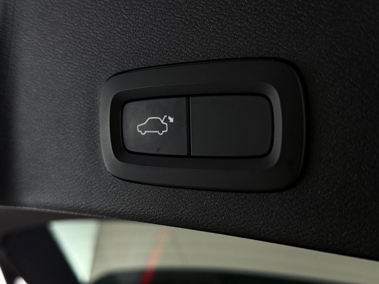 Volvo XC40 thumbnail Misc Controls