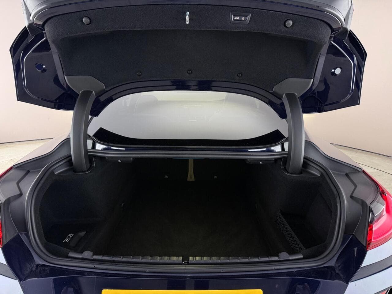 BMW 8 Series thumbnail Boot
