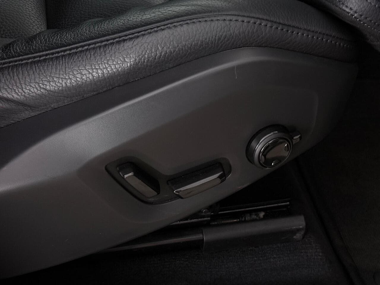 Volvo XC60 thumbnail Misc Controls