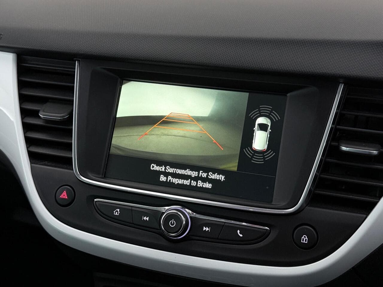 Vauxhall Crossland thumbnail Infotainment System