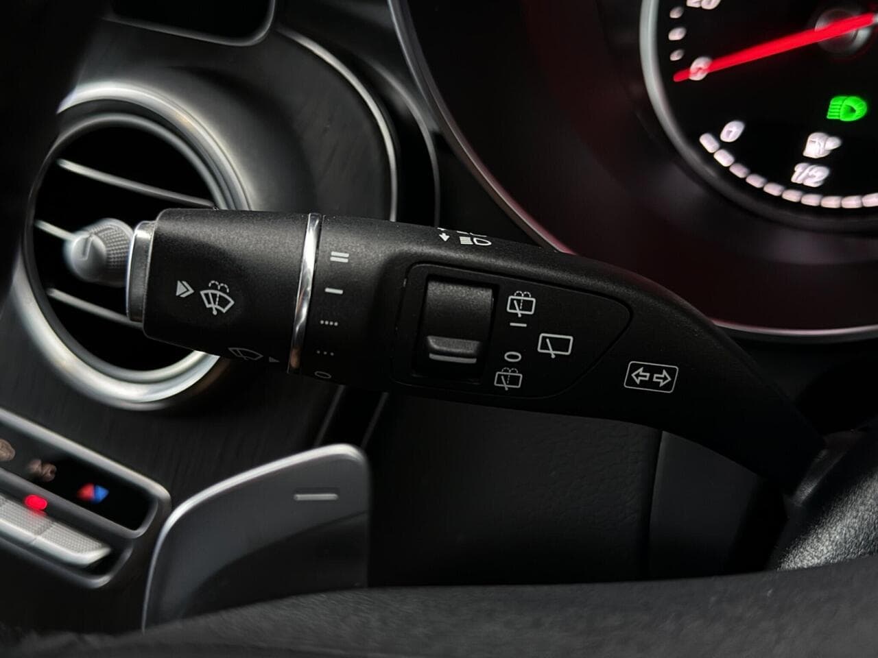 Mercedes-Benz GLC thumbnail Misc Controls