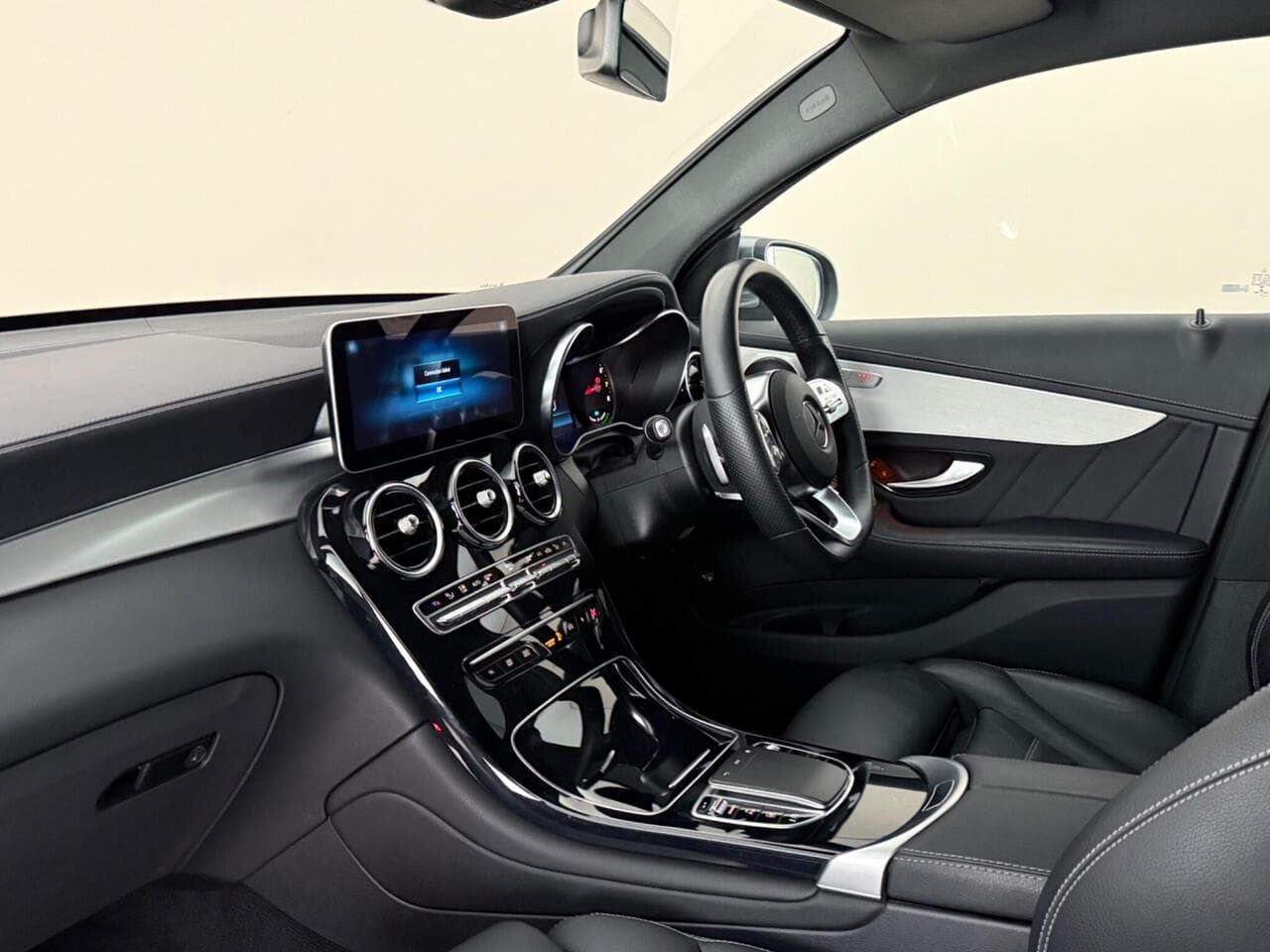 Mercedes-Benz GLC thumbnail Interior Front