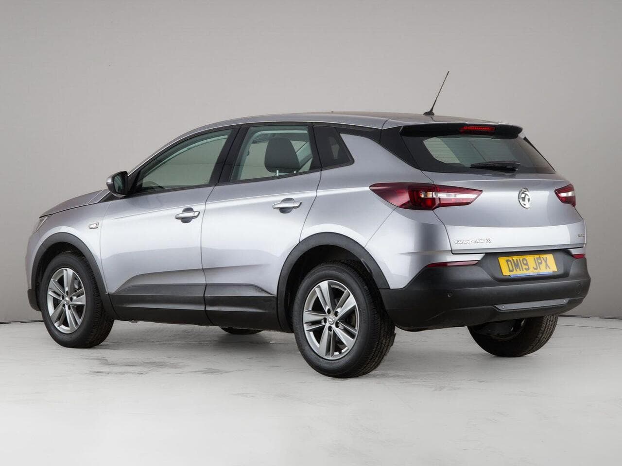Vauxhall Grandland X thumbnail Rear Left