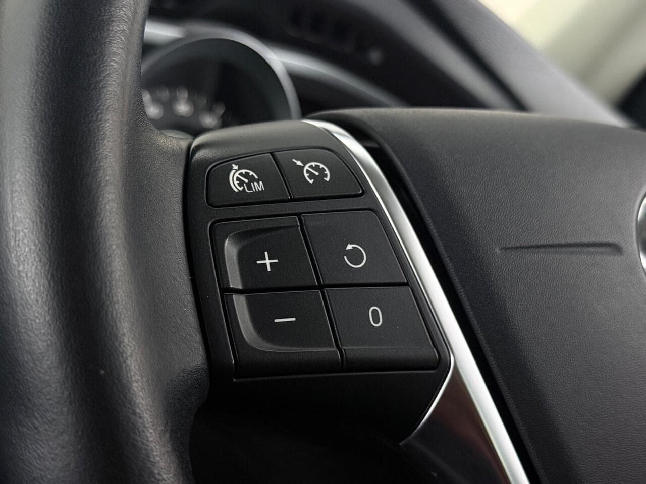 Volvo V40 thumbnail Misc Controls