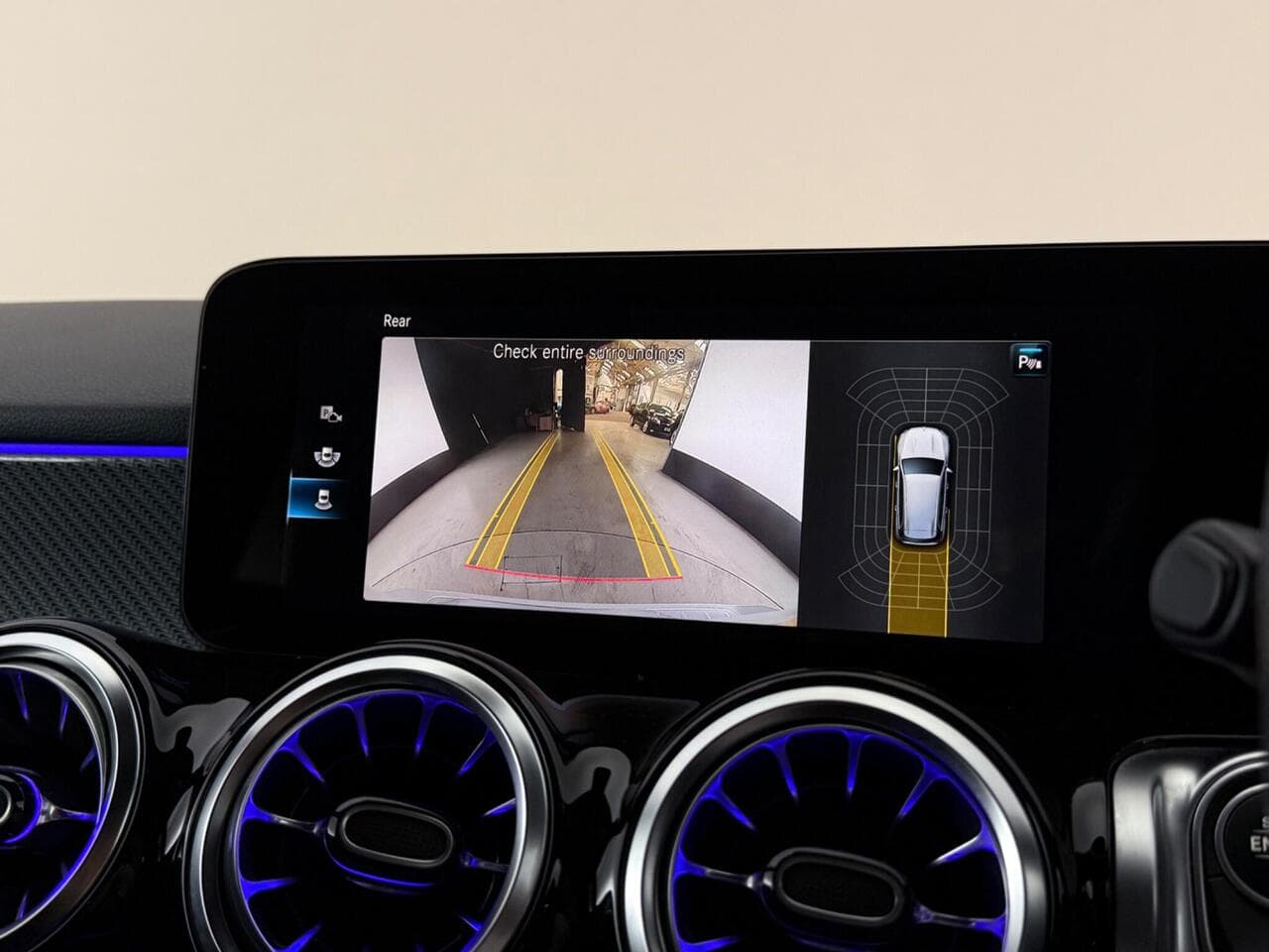 Mercedes-Benz GLB thumbnail Infotainment System