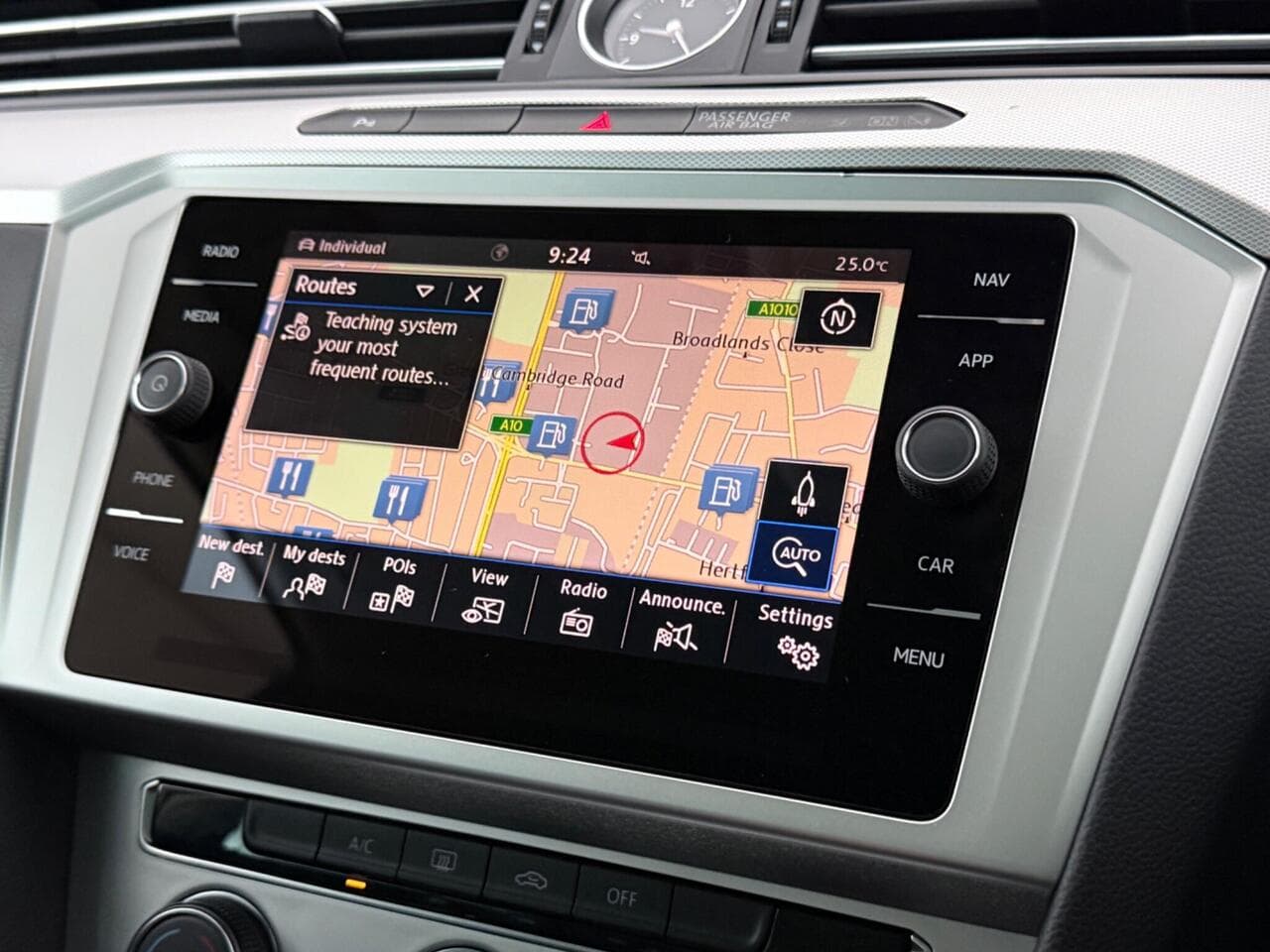 Volkswagen Passat thumbnail Infotainment System