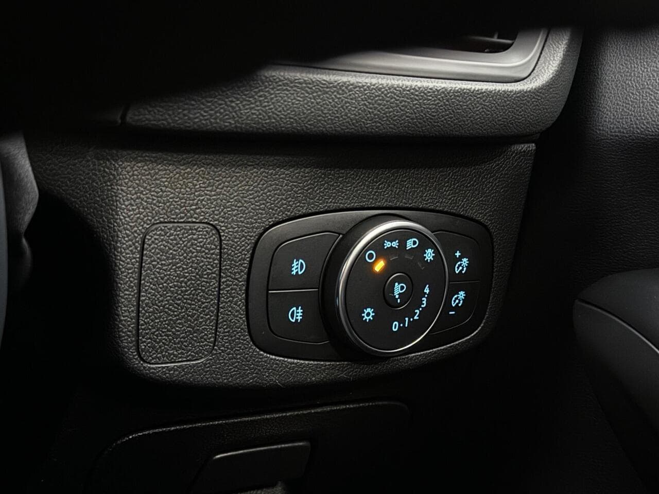 Ford Focus thumbnail Misc Controls