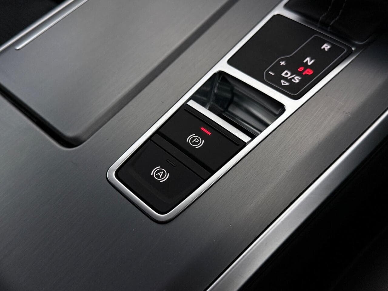 Audi A6 Saloon thumbnail Misc Controls